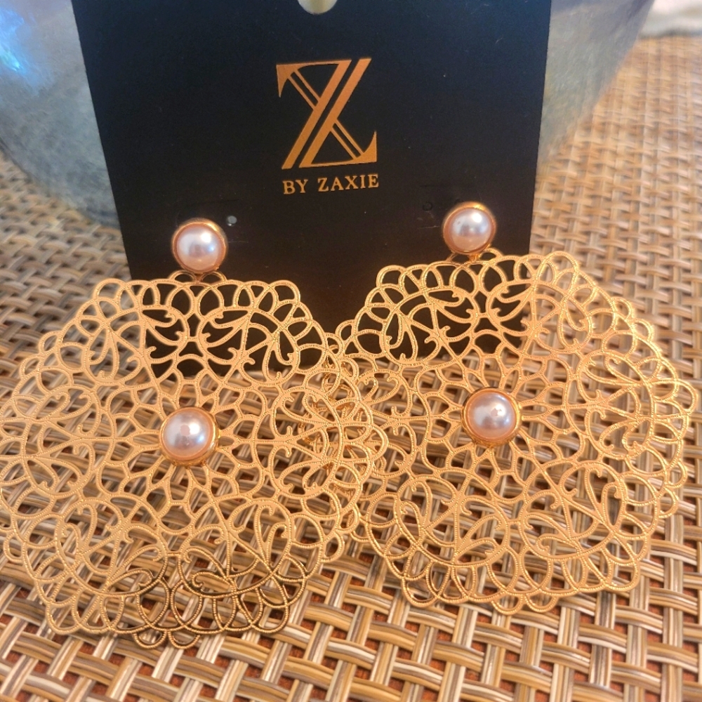 🌷LOWERED PRICE Zaxie faux pearl and gold tone filigree earrings.